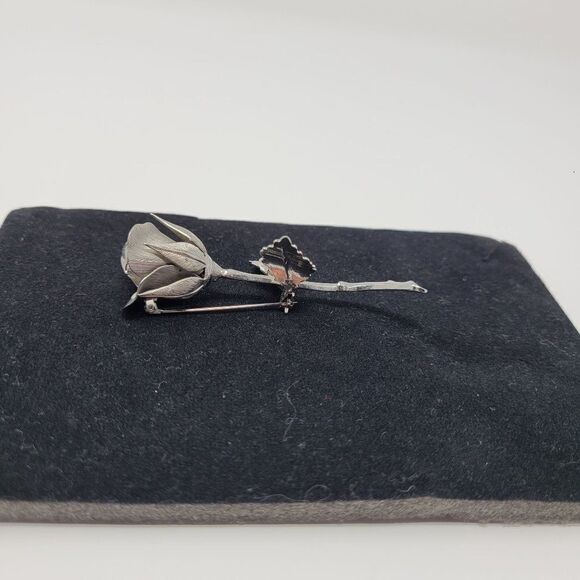 Vintage Silver Tone 3D Etched Rose Brooch Pin Pendant Gift Collectible - Picture 5 of 6